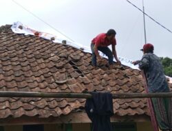 Terkena Sambaran Petir, Rumah Salah Seorang Warga Di Subang Rusak Parah