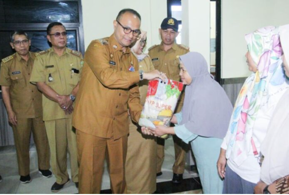 Kabupaten Subang Terima 2000 Paket Sembako dari Program Opadi