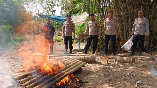 Polsek Patokbeusi Grebek Judi Sabung Ayam