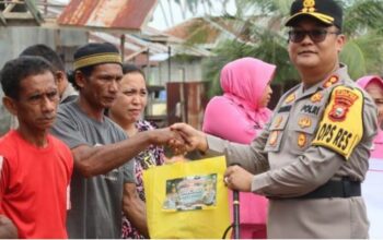 Polres Halmahera Timur Polda Maluku Utara Berikan Bantuan Kepada Ratusan Warga