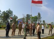 Semarakkan HUT RI Ke-79, Koramil Jalancagak Ikut Pasang Bendera Merah Putih di Jalan Lingkar Cagak