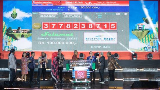 Nasabah bank bjb Raih Hadiah Ratusan Juta di Undian Simpeda Pontianak