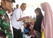 Atasi Inflasi di Kampung Cibuluh, PJ Bupati Subang Serahkan Bantuan Pangan dan Ajak Warga Manfaatkan Pekarangan