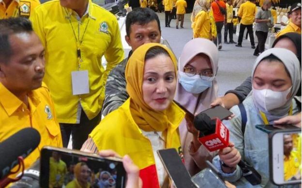 Wanda Hamidah Mundur dari Golkar