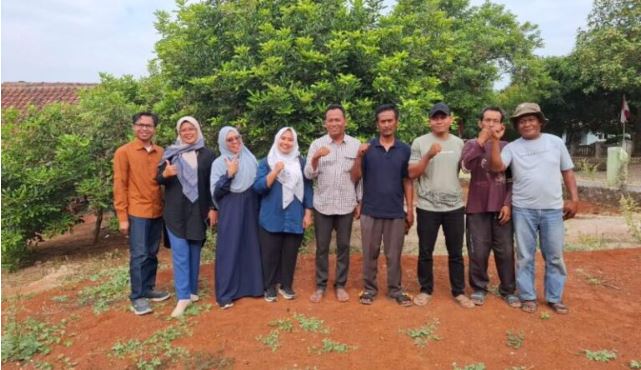 3 Dosen Politeknik Negeri Subang Hibahkan Mesin Pengolah Rambutan ke Kelompok Tani Desa Tanggulun Barat