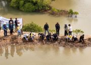 Atasi Krisis Iklim, DAHANA Gelar Aksi Tanam Pohon Mangrove dan Kelapa di Pantai Utara Subang