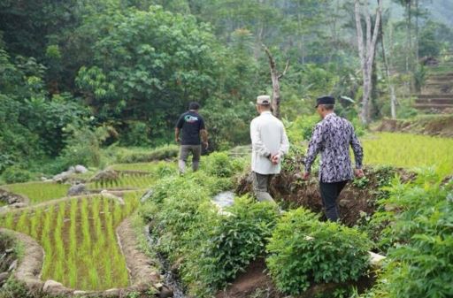 Pj Bupati Subang Tinjau Potensi Sumber Air Desa Buniara