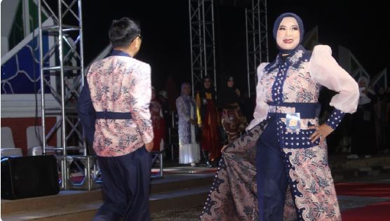 Pemkab Subang Luncurkan Songket Sieup Serat Nanas