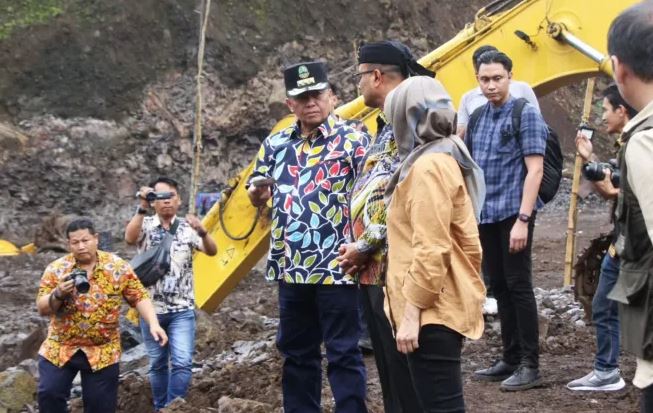 Sekretaris Daerah Sekda Provinsi Jawa Barat Herman Suryatman didampingi Pj Bupati Subang Imran melaksanakan peninjauan langsung ke area Penambangan Ilegal di Kecamatan Kasomalang Kabupaten Subang