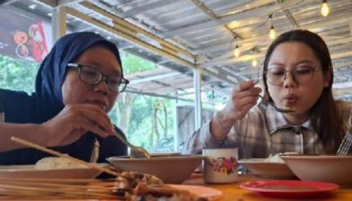 Sensari Baru, Nikmati Kuliner Bengkel Sate di Subang