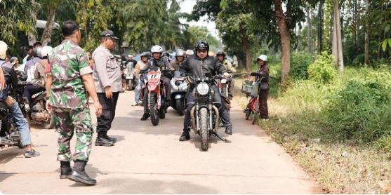 Bupati Subang Tinjau Langsung Jalan Rusak Di Cipunagara