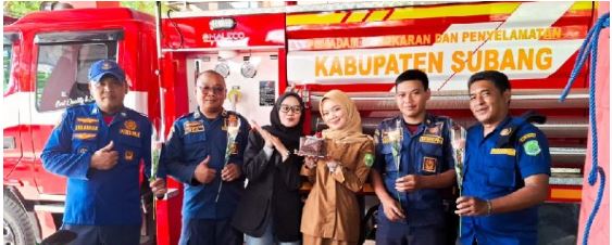 Seorang Guru Dapat Kejutan Ulang Tahun di Kantor Damkar Subang