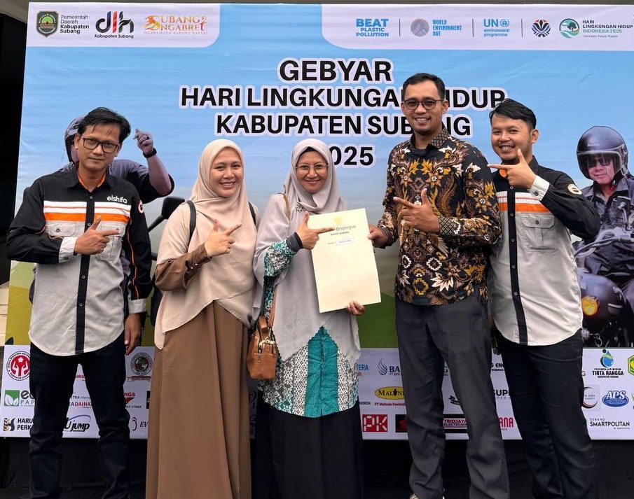 Elshifa Radio Raih Penghargaan Penggiat Lingkungan dari DLH Subang e1750470424200