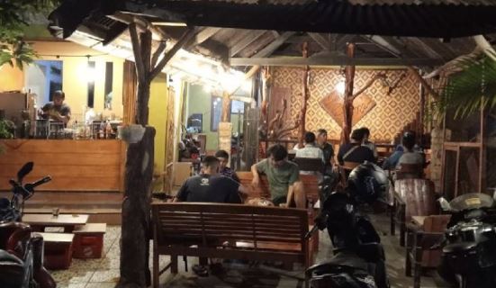 Kedai Kopi Rumah Bapak Oase Sederhana di Tengah Riuhnya Kota Subang