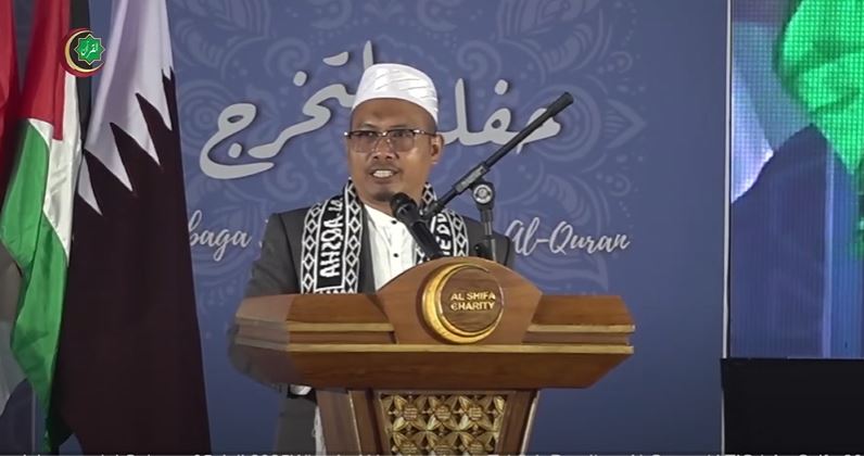 09 Ketua Yayasan As Syifa Saat Memberikan sambutan dalam kegiatan wisuda LTIQ As Syifa Subang Sabtu