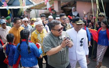 15 Bupati Subang Reynaldy Putra Andita B.R. S.IP . menghadiri acara Milangkala ke 46 Desa Cikadu