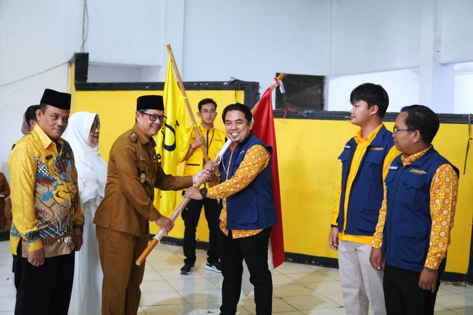 18 Wakil Bupati Subang H. Agus Masykur Rosyadi saat lepas keberangkatan 250 Jamaah di Aula Asrama Haji Islamic Centre Subang