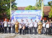 Bupati Subang Apresiasi Polisi Cilik Tunas Bhayangkara: Harumkan Nama Daerah di Hadapan Presiden RI 6 Bupati Subang Apresiasi Polisi Cilik Tunas Bhayangkara: Harumkan Nama Daerah di Hadapan Presiden RI