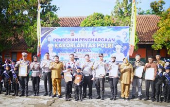 20 Pemberian Penghargaan dari Kakorlantas Polri kepada Polisi Cilik Tunas Bhayangkara Polda Jawa Barat yang berlangsung di SDN Kalapa Kembar
