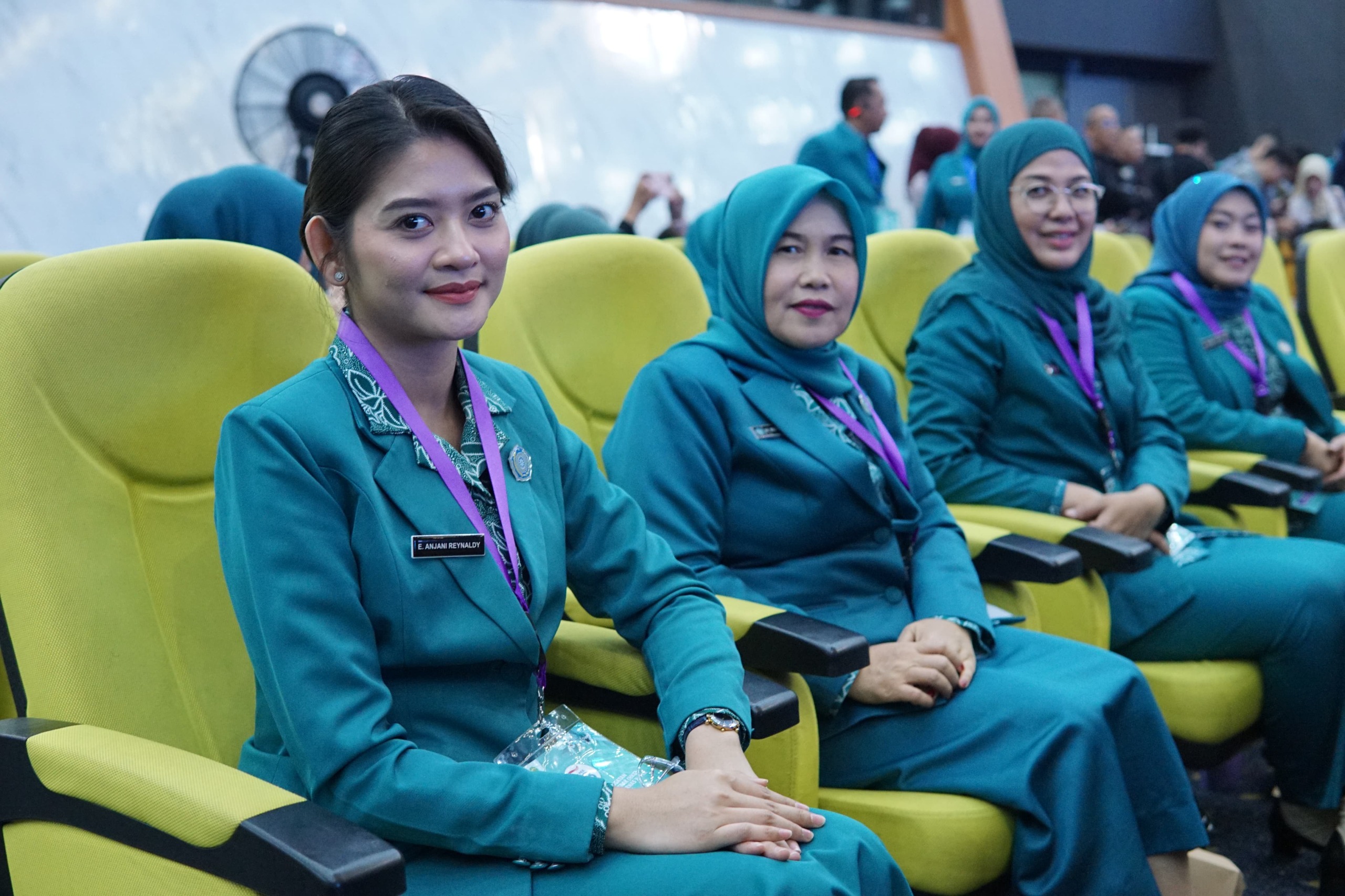 24 Ketua Tim Penggerak PKK Kabupaten Subang Ny. Ega Anjani Reynaldy dan Tim saat menghadiri puncak peringatan Hari Kesatuan Gerak HKG PKK ke 53