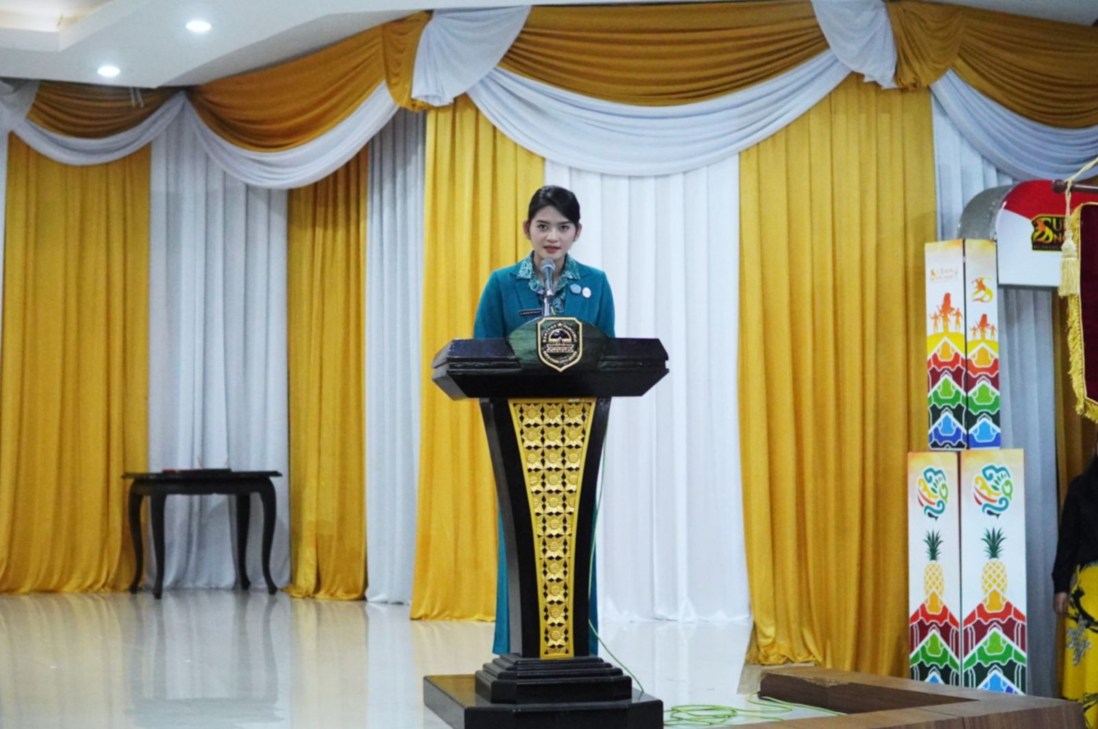 38 Ketua TP PKK Kabupaten Subang Ny Ega Anjani Reynaldy saat memberikan sambutan dalam kegiatan pelantikan sepuluh Ketua TP PKK Kecamatan dan Ketua Tim Pembina Posyandu Kecamatan