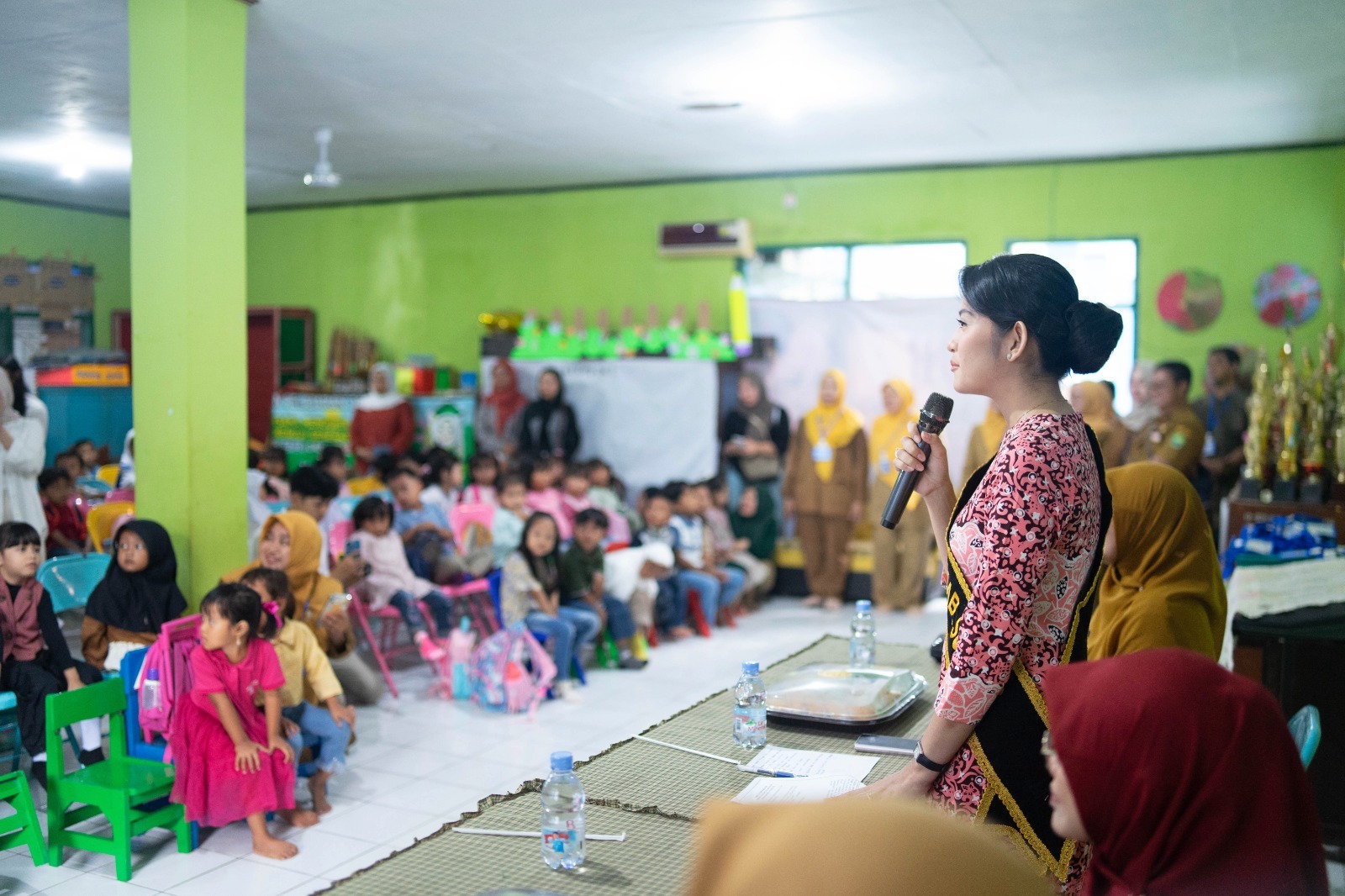 39 Bunda PAUD Kabupaten Subang Ny Ega Anjani Reynaldy saat membuka kegiatan Masa Pengenalan Lingkungan Sekolah MPLS di TK Negeri Pembina Subang