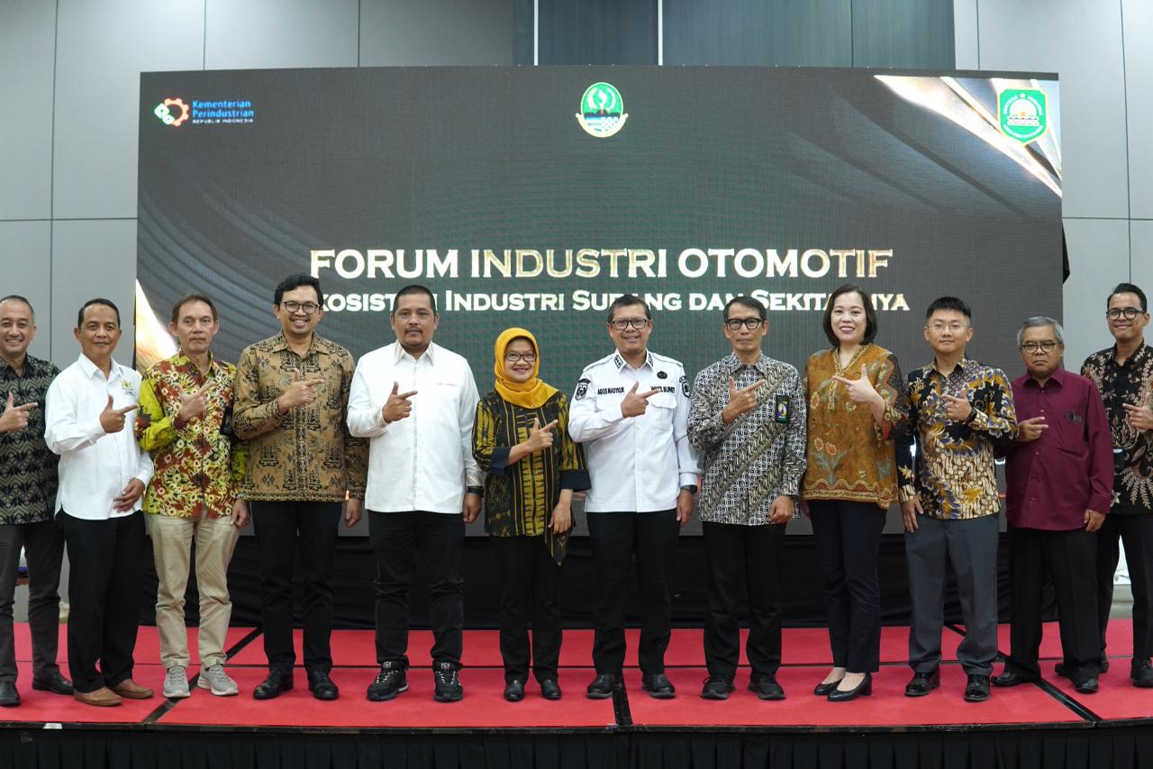 72 Wakil Bupati Subang H. Agus Masykur Rosyadi dalam pembukaan Forum Industri Otomotif pada yang digelar Balai Besar Logam dan Mesin BBLM Kementerian Perindustrian RI