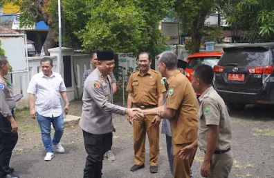 86 Kapolres Subang AKBP Dony Eko Wicaksono melakukan kunjungan silaturahmi ke FKUB Kabupaten Subang