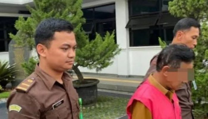 Ratusan Juta Dana Desa Lenyap untuk Judi  Online, Kejari Garut Tahan Kades Sukasenang