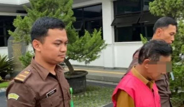 Ratusan Juta Dana Desa Lenyap untuk Judi Online Kejari Garut Tahan Kades Sukasenang
