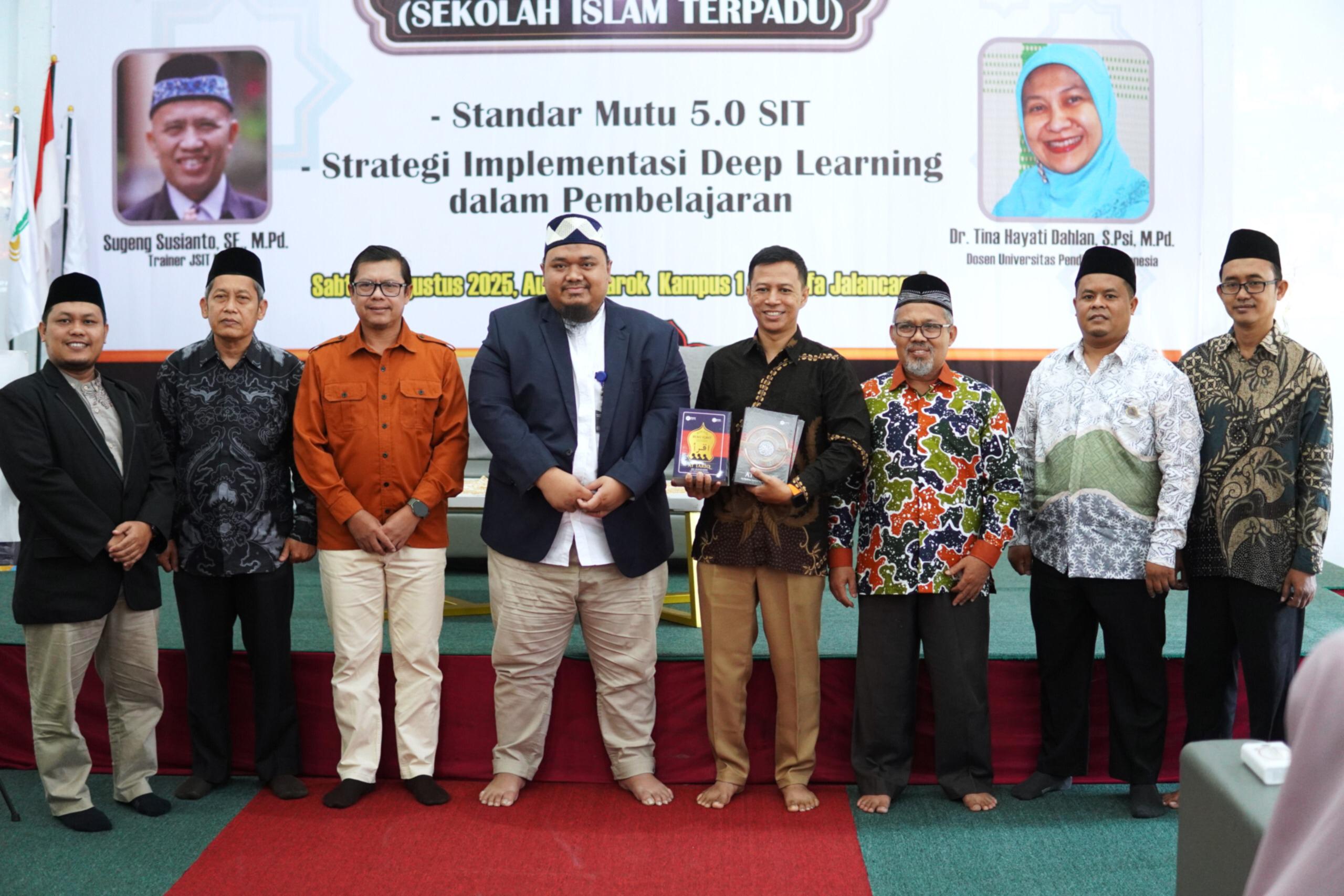 02 Seminar Sehari Upgrading Guru Sekolah Islam Terpadu SIT yang diselenggarakan di Aula Mubarok Kampus 1 As Syifa Jalancagak