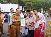 162 ASN Terima SK Purnabakti dalam Apel Senin, Sekda Subang Tekankan Nilai Keteladanan 11 162 ASN Terima SK Purnabakti dalam Apel Senin, Sekda Subang Tekankan Nilai Keteladanan