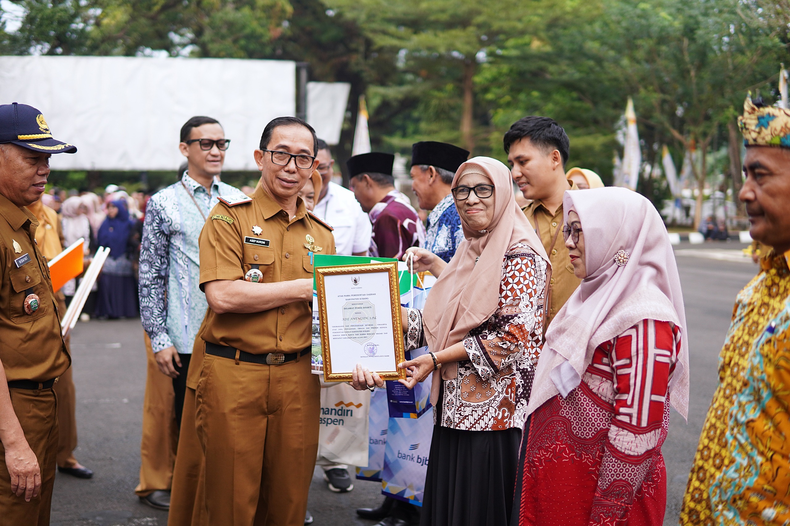 05 Apel pagi yang dipimpin oleh Sekretaris Daerah Kabupaten Subang H. Asep Nuroni berlangsung khidmat