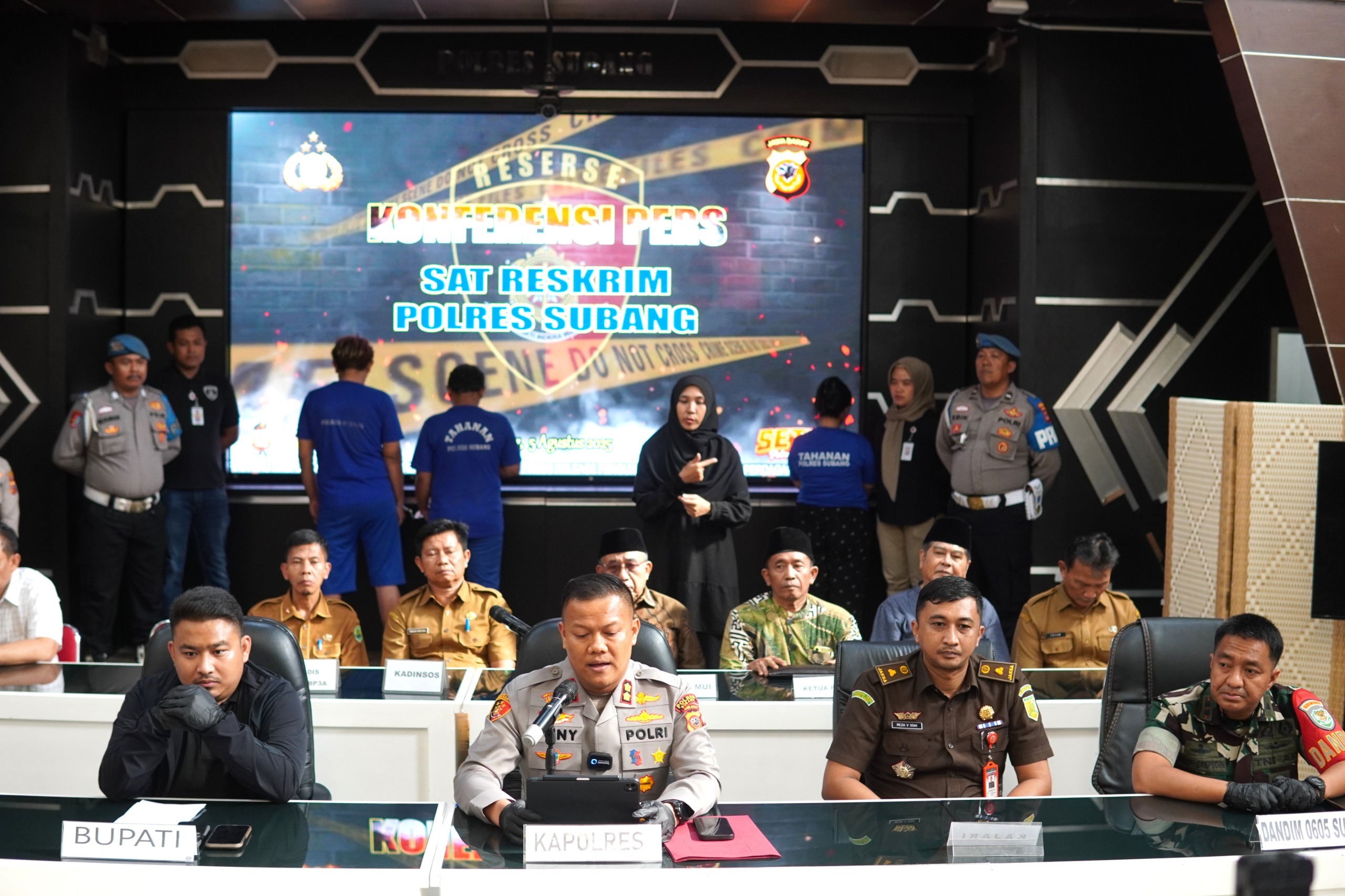 08 Kegiatan Press Release pengungkapan kasus TPPO dan eksploitasi anak di Aula Mapolres Subang