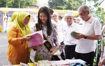 10 Bunda Literasi Ny. Ega Anjani Reynaldy saat menghadiri puncak apresiasi Gerbang Cita 2025 digelar meriah di Aula Pemda Subang