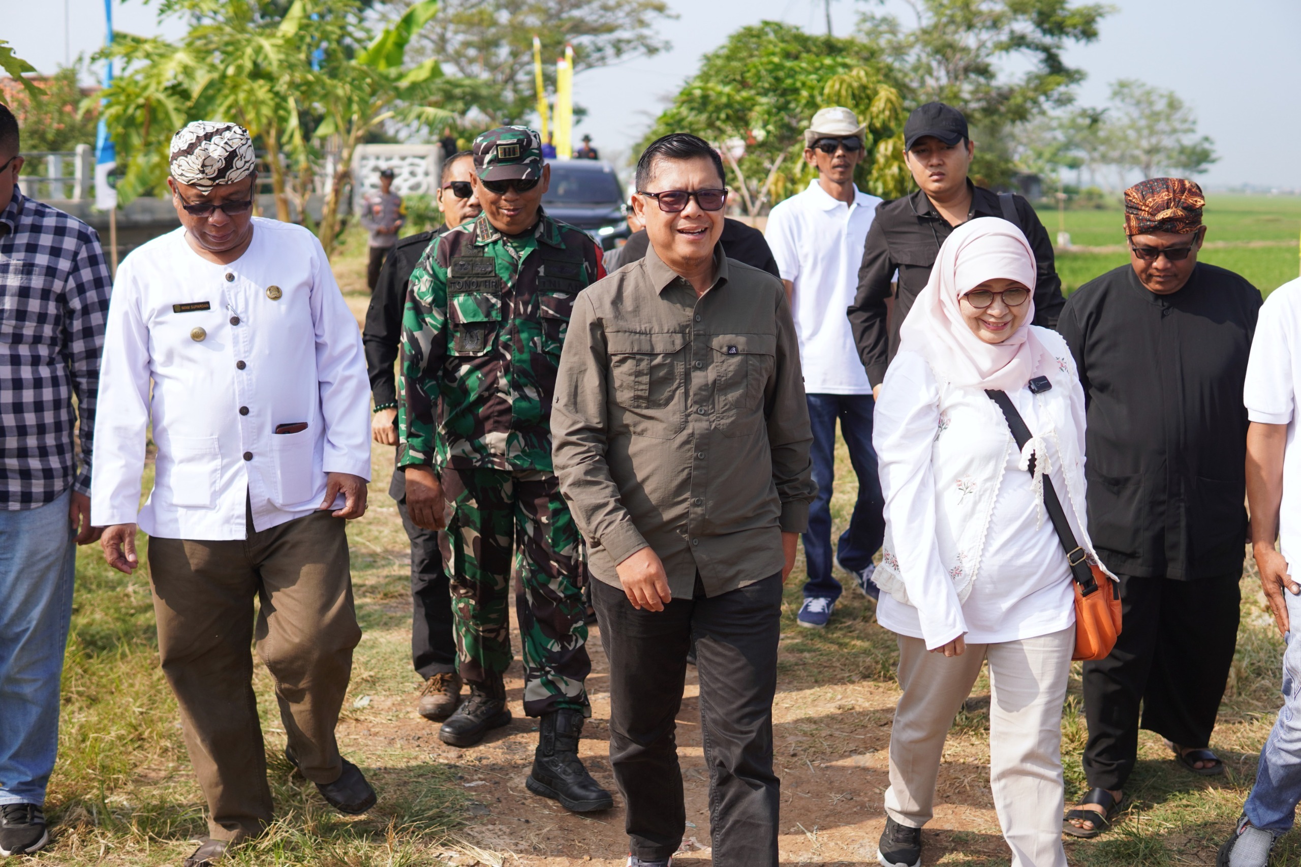 12 Kegiatan pemulihan ekosistem pesisir dan penanggulangan abrasi dengan menanam 1.175 bibit mangrove di Desa Legonkulon