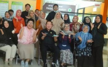 13 Kepala Dinas Kesehatan Kabupaten Subang dr. Maxy saat meninjau fasilitas pelayanan Puskesmas di Pagaden Barat