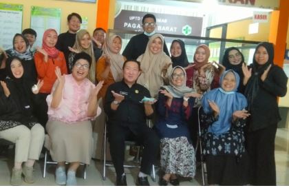 13 Kepala Dinas Kesehatan Kabupaten Subang dr. Maxy saat meninjau fasilitas pelayanan Puskesmas di Pagaden Barat