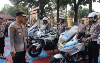 19 Polres Subang menggelar pemeriksaan kendaraan dinas roda dua R2 dan roda empat R4 milik Satuan Samapta serta Satuan Lalu Lintas di Lapangan Apel Polres Subang