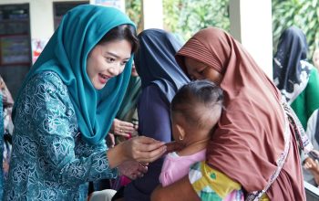 27 Ketua TP PKK Kabupaten Subang Ega Anjani Reynaldy membuka kegiatan Makan Bersama Ibu Hamil dan Menyusui di Posyandu Mayang Arum II