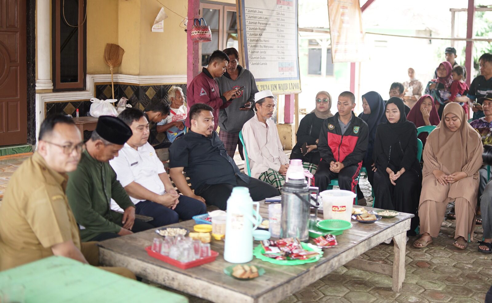 30 Bupati Subang Reynaldy Putra Andita Takziah ke rumah duka anggota Paskibraka Kabupaten Subang Rafi Maulana Yusup