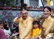 Kang Rey dan Kang Akur Pimpin Rombongan Subang di Kirab Budaya HUT ke-80 Jawa Barat 11 Kang Rey dan Kang Akur Pimpin Rombongan Subang di Kirab Budaya HUT ke-80 Jawa Barat