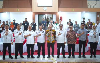 32 Wakil Bupati Subang H. Agus Masykur Rosyadi saat menghadiri acara silaturahmi bersama Forum Komunikasi Ormas Kabupaten Subang di Aula Pemkab Subang