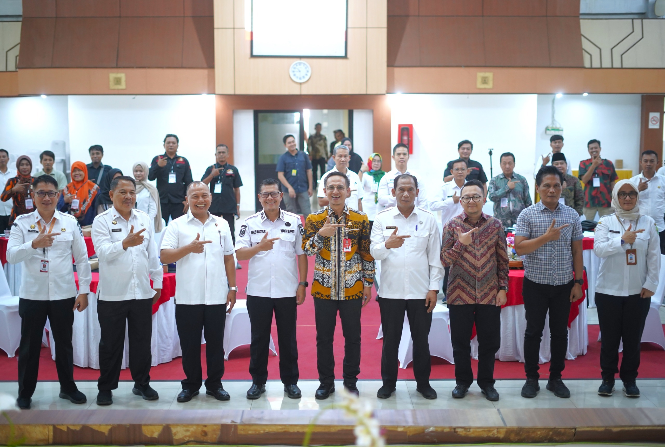 32 Wakil Bupati Subang H. Agus Masykur Rosyadi saat menghadiri acara silaturahmi bersama Forum Komunikasi Ormas Kabupaten Subang di Aula Pemkab Subang