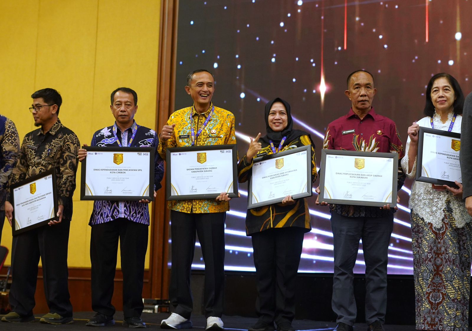 33 Dalam ajang Bandung Marketing Week 2025 Subang sukses menyabet dua penghargaan prestisius kategori Public Service Award