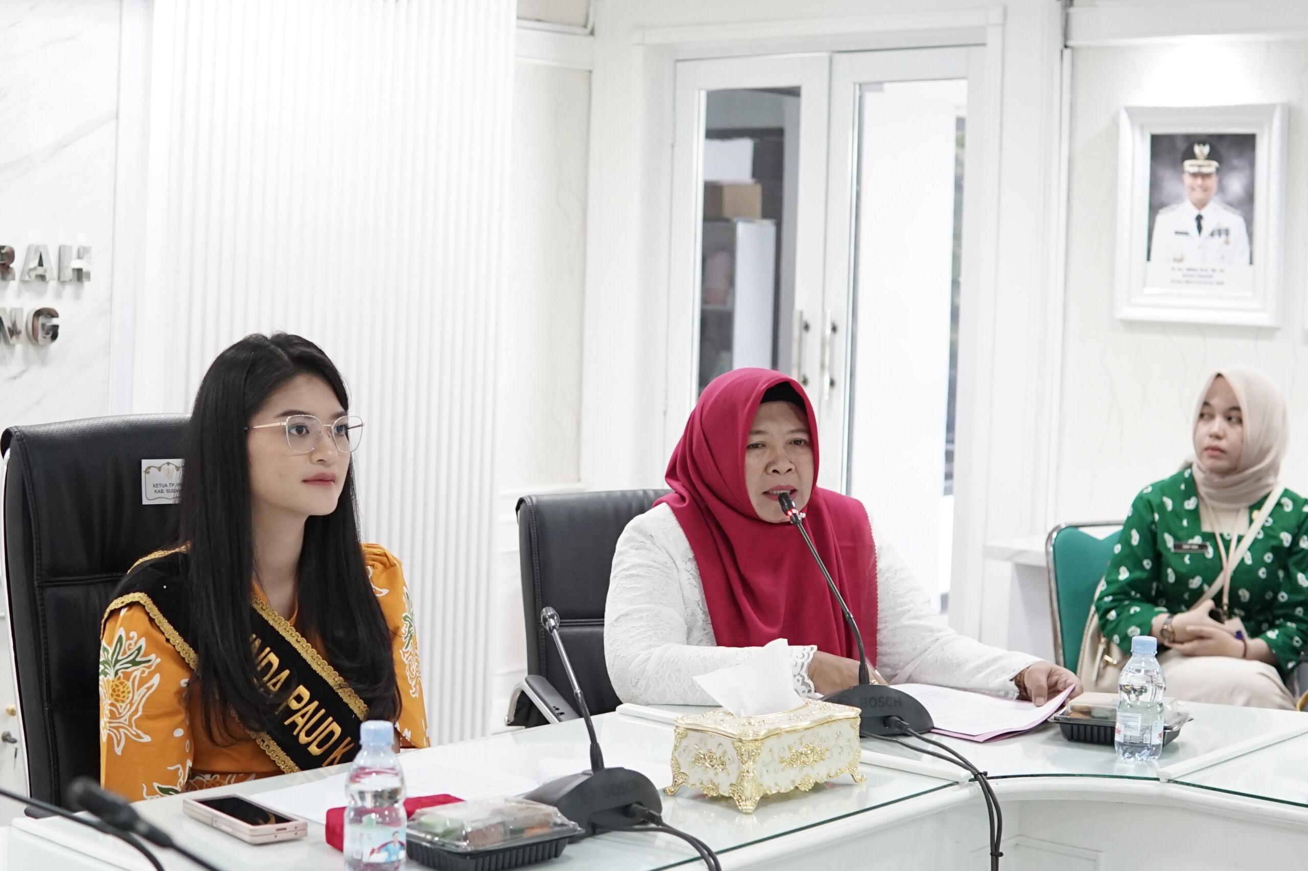 36 Bunda PAUD Subang Ega Anjani Reynaldy S.IP . memimpin rapat koordinasi bersama jajaran pendidikan di Ruang Rapat Bupati