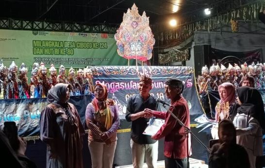 Ribuan Warga Padati Pagelaran Wayang Golek di Milangkala Desa Cibogo ke 124