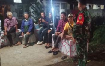 Babinsa Koramil Pagaden dan Warga Desa Manjul Perkuat Kebersamaan Lewat Siskamling