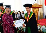 29 Wisudawan STIQ As-Syifa Hafal 30 Juz Al-Qur’an dalam Wisuda Perdana 2025 8 29 Wisudawan STIQ As Syifa Hafal 30 Juz Al Quran dalam Wisuda Perdana 2025