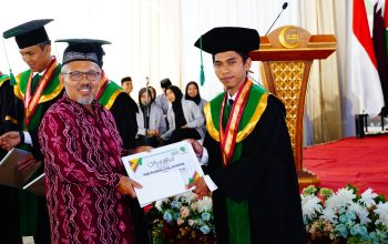29 Wisudawan STIQ As-Syifa Hafal 30 Juz Al-Qur’an dalam Wisuda Perdana 2025 2 29 Wisudawan STIQ As Syifa Hafal 30 Juz Al Quran dalam Wisuda Perdana 2025